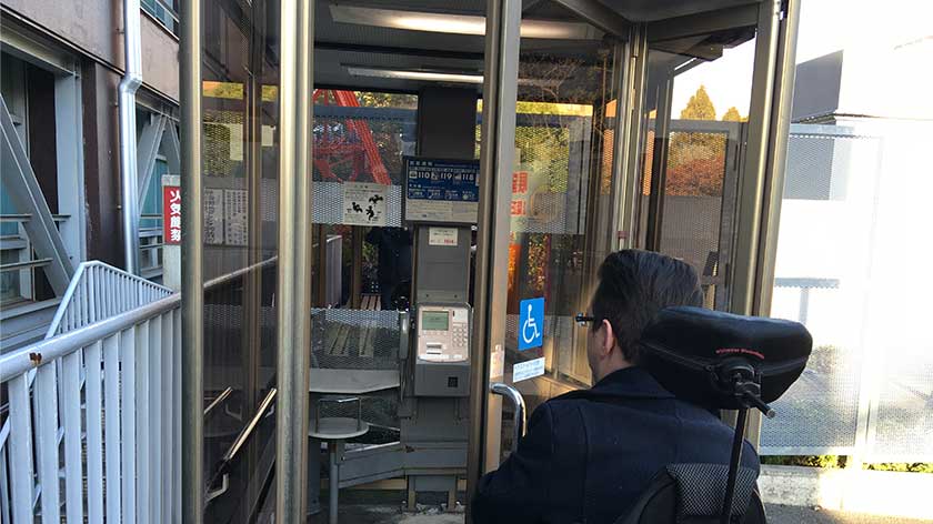 accessible_phone_booth_-_door