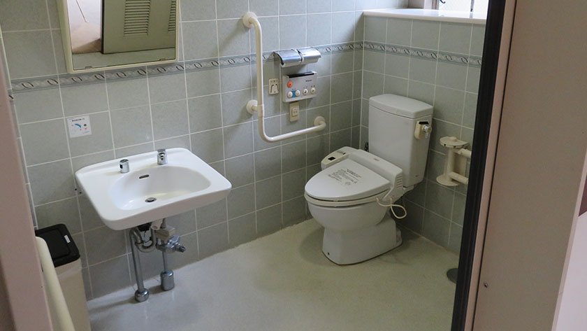 tsukiji-honganji-main-hall-toilet