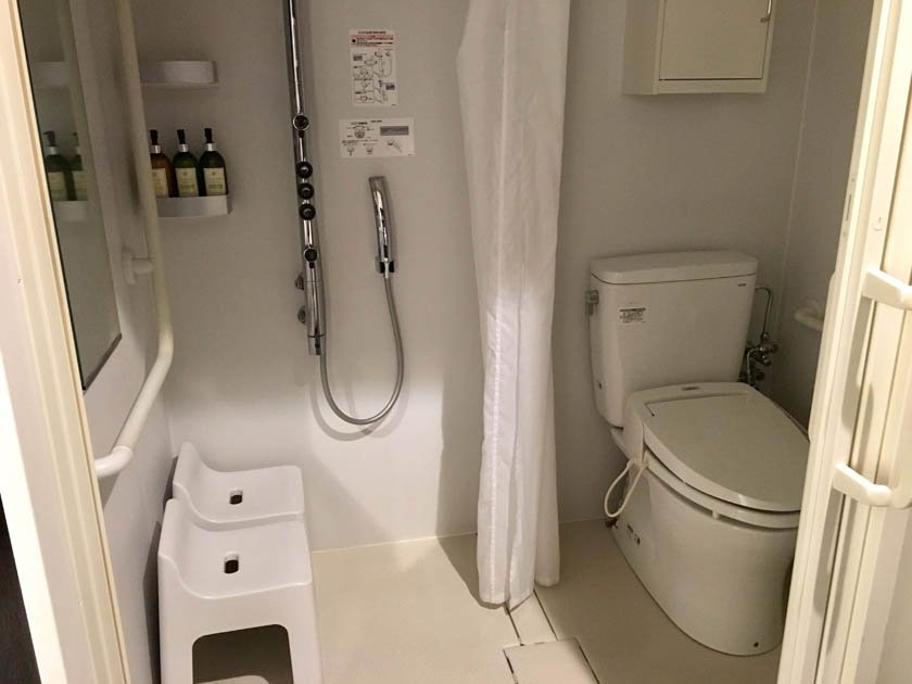 centurion hotel grand akasaka shower 2