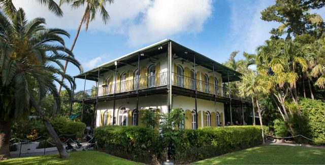 Hemingway_House_Side_Yard_Grass_roboneal_3355_sized_01
