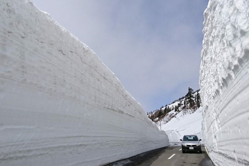 Hachimantai snow corridor